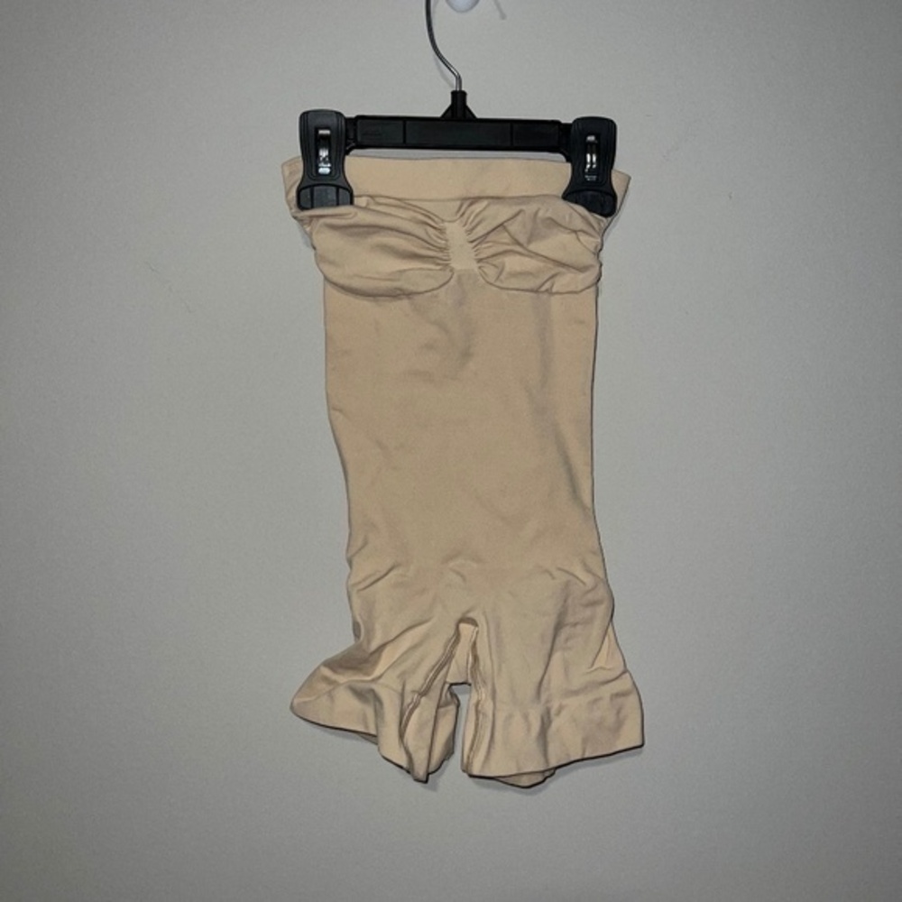 SKIMS SEAMLESS SCULPT STRAPLESS SHORTIE BODYSUIT SAND XS  NO STRA